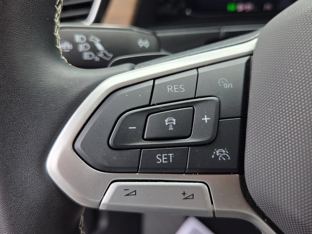 Used 2026 Volkswagen Atlas SE FWD image 34