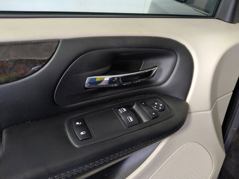 Used 2017 Dodge Grand Caravan SE FWD image 27