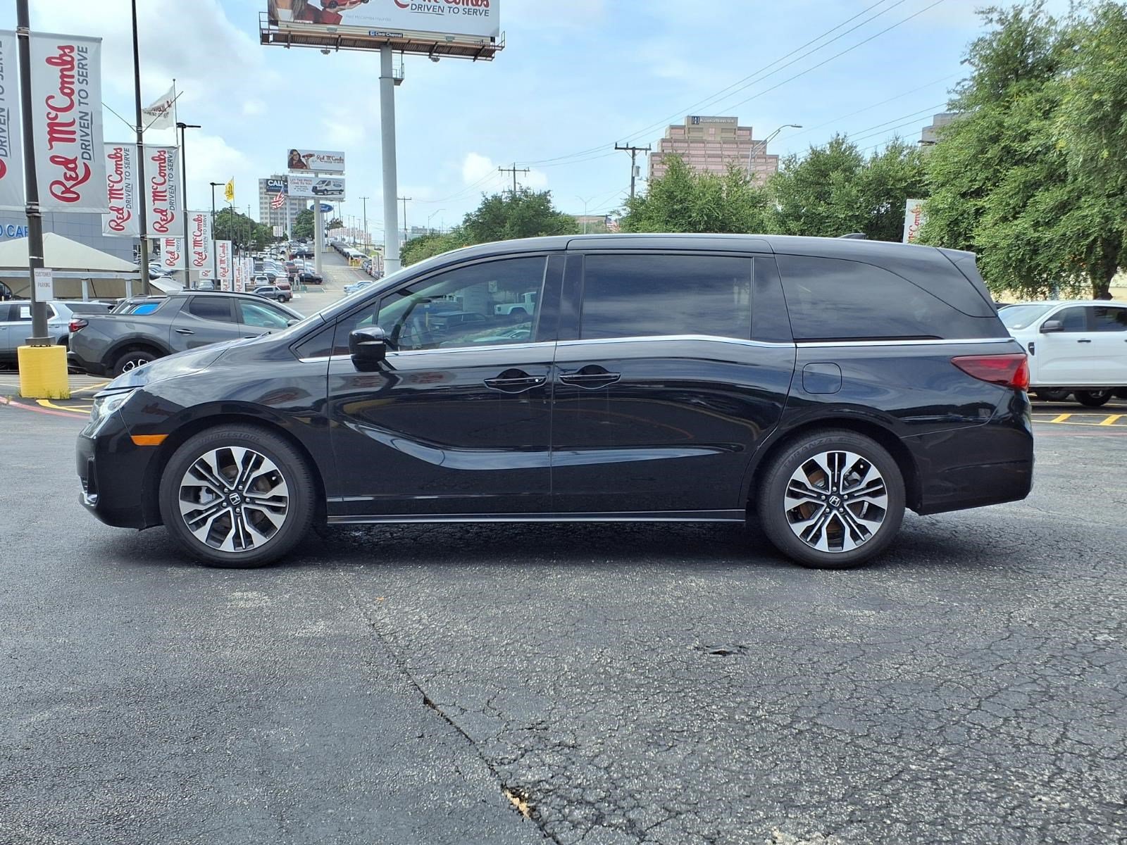 Used 2026 Honda Odyssey Elite image 9