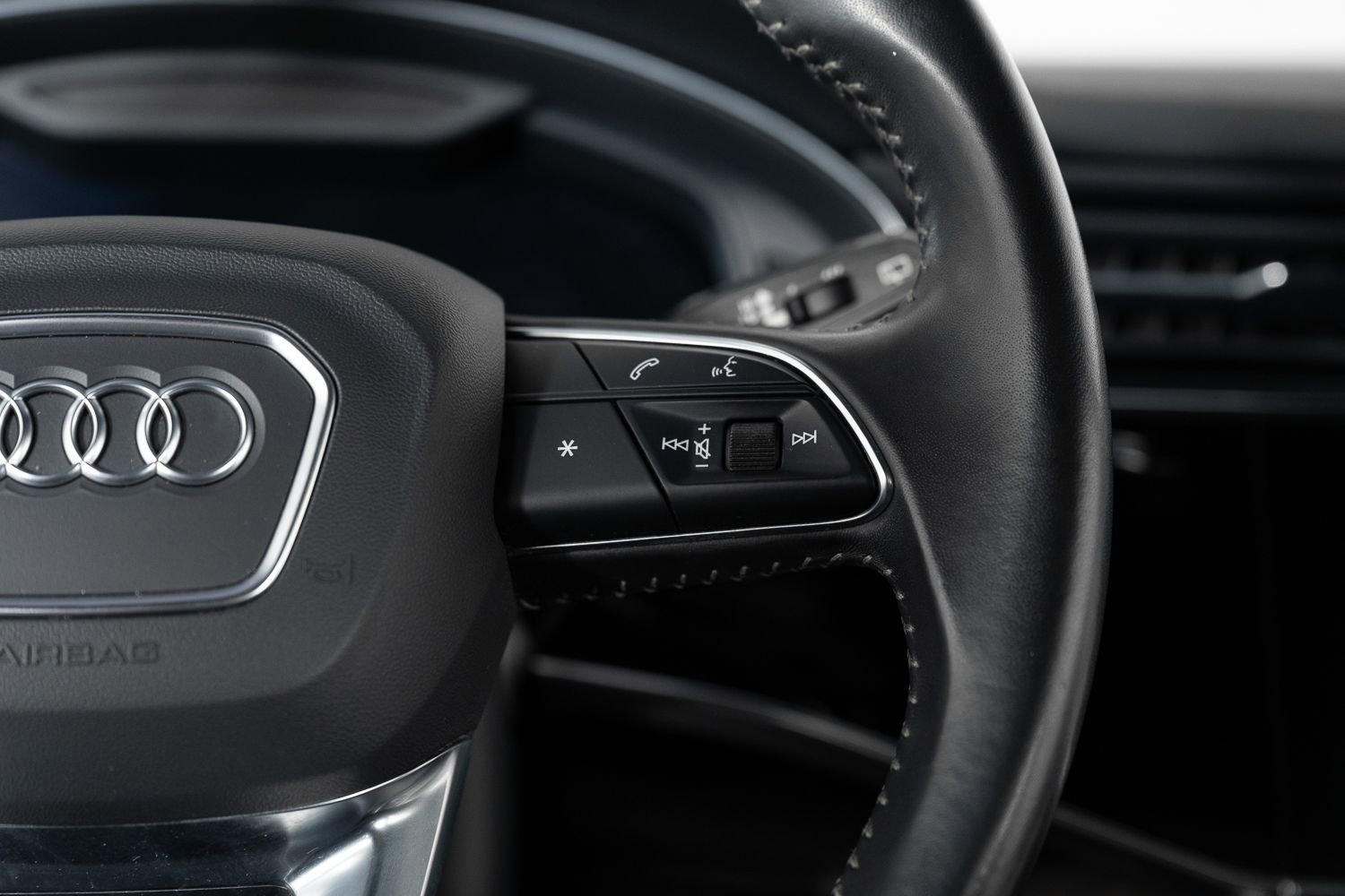 Used 2019 Audi Q8 Premium w/ Convenience Package image 33