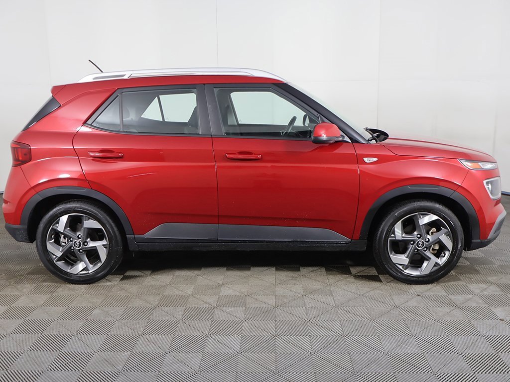 Used 2023 Hyundai Venue SEL image 14