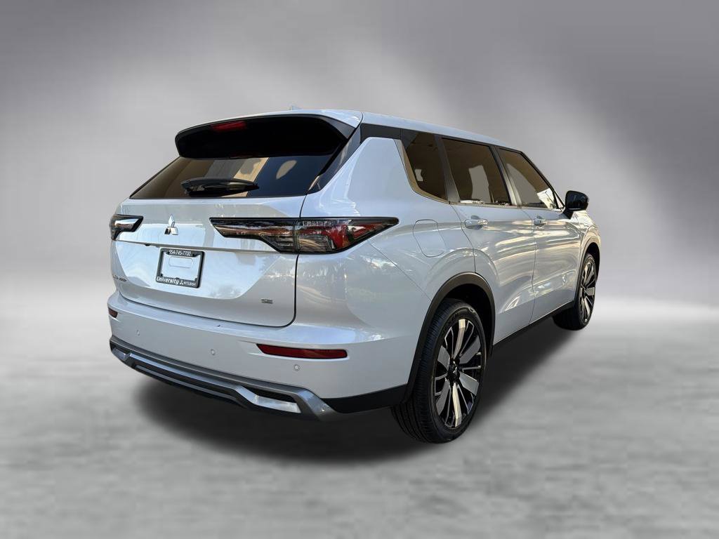 New 2026 Mitsubishi Outlander SE FWD image 3