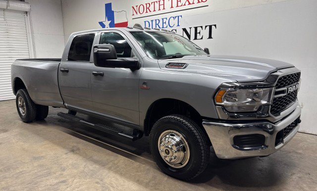 Used 2024 RAM 3500 Tradesman w/ Chrome Appearance Group AWD/4WD image 3