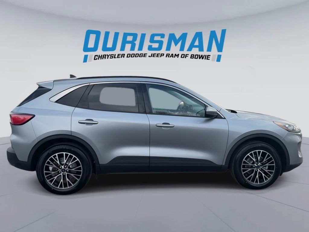 Used 2021 Ford Escape SEL w/ Class II Trailer Tow Package image 2