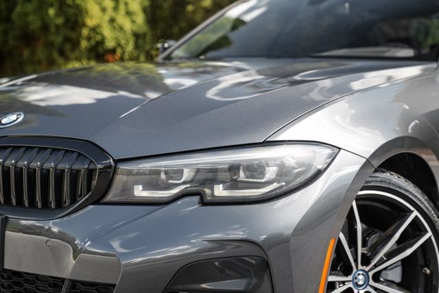 Used 2022 BMW 330e w/ M Sport Package RWD image 4