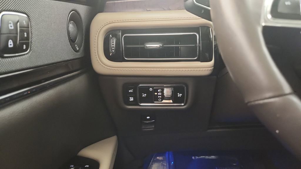 Used 2023 Lincoln Nautilus Reserve w/ Equipment Group 201A image 25