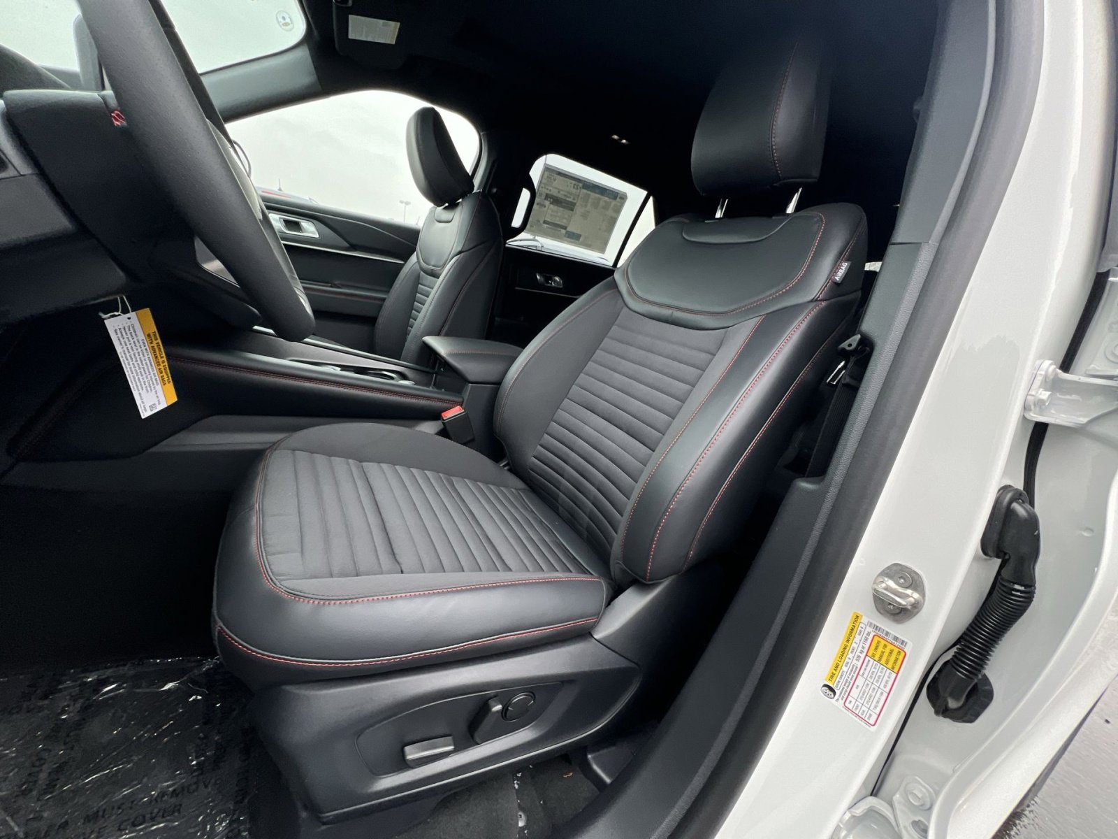 New 2026 Ford Explorer ST-Line w/ ST-Line Street Pack image 13