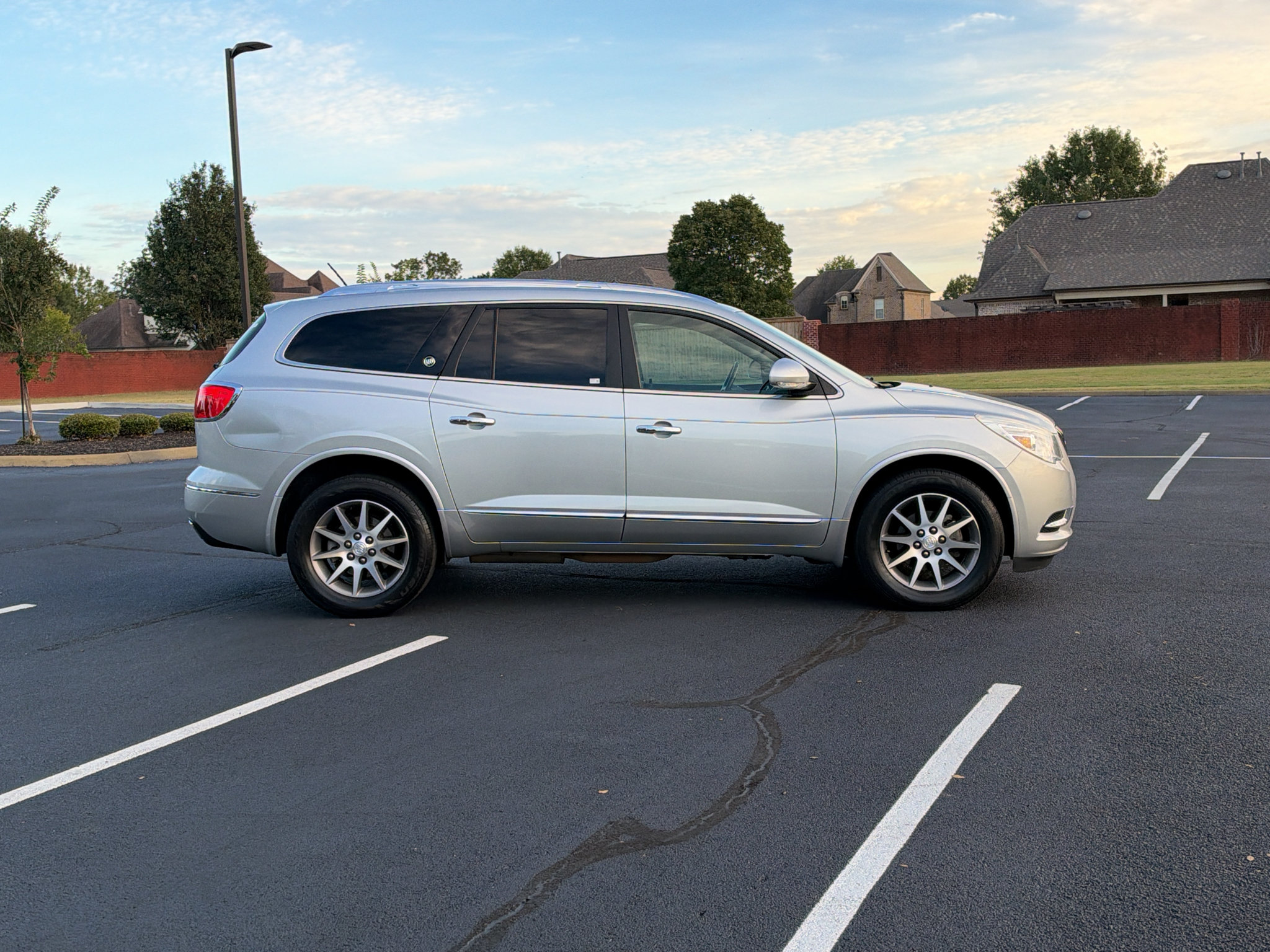 Used 2015 Buick Enclave Leather FWD image 4