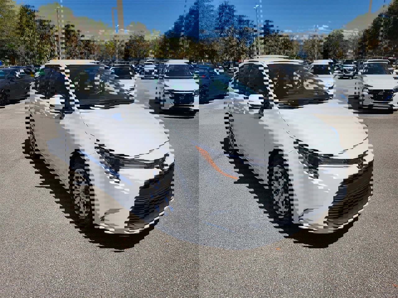Used 2024 Toyota Corolla LE image 2