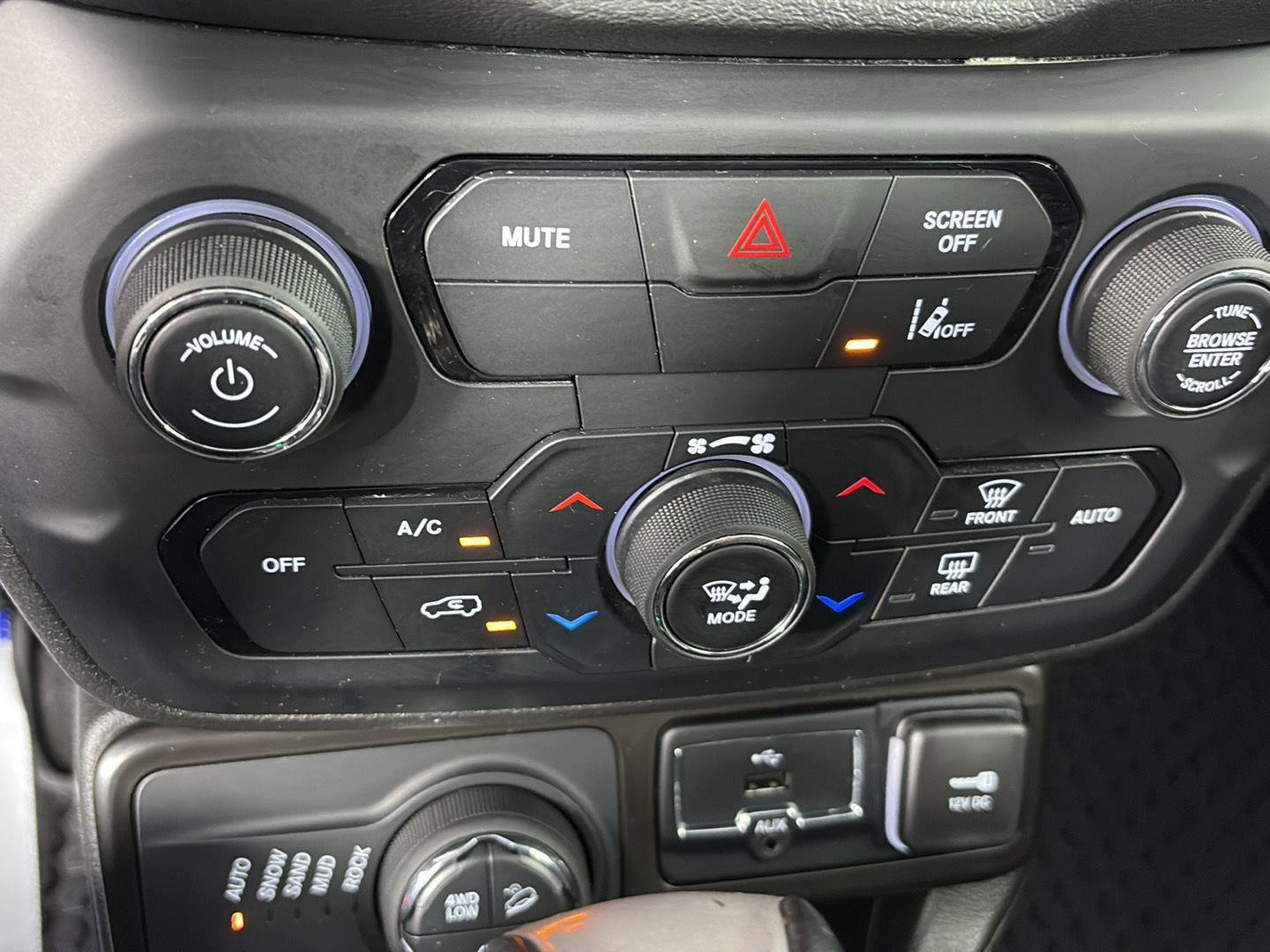 Used 2023 Jeep Renegade Trailhawk w/ Sun/Sound Group AWD/4WD image 37