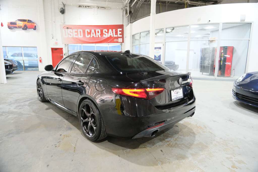 Used 2018 Alfa Romeo Giulia Ti w/ Nero Edizione RWD image 8