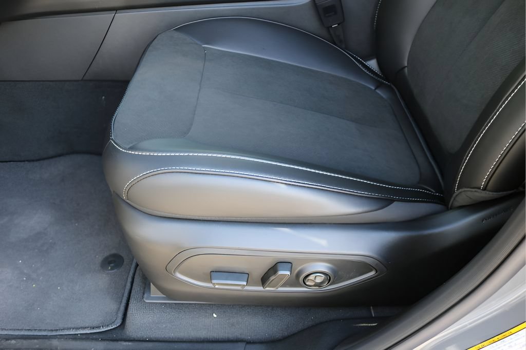 New 2027 Jeep Grand Cherokee Altitude AWD/4WD image 13