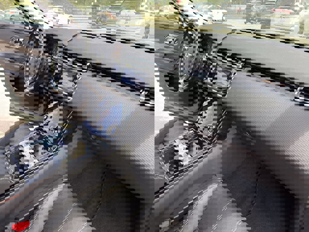 Used 2019 Land Rover Range Rover Velar S image 34