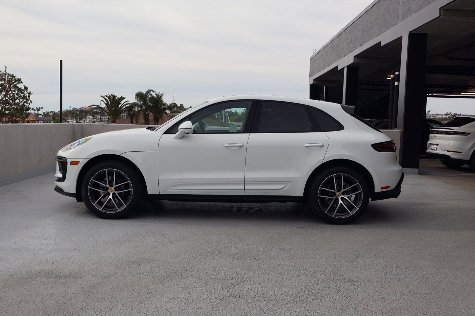 Certified 2025 Porsche Macan image 2