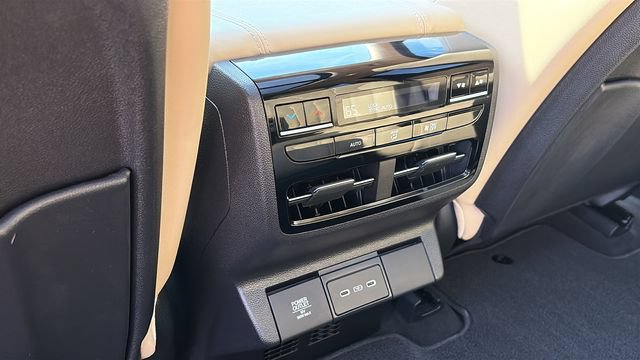 Used 2025 Acura MDX SH-AWD w/ Technology Package image 27