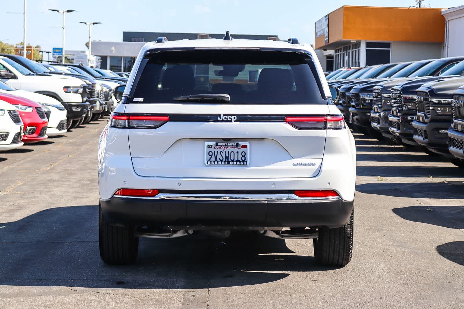 Used 2025 Jeep Grand Cherokee Laredo X RWD image 5