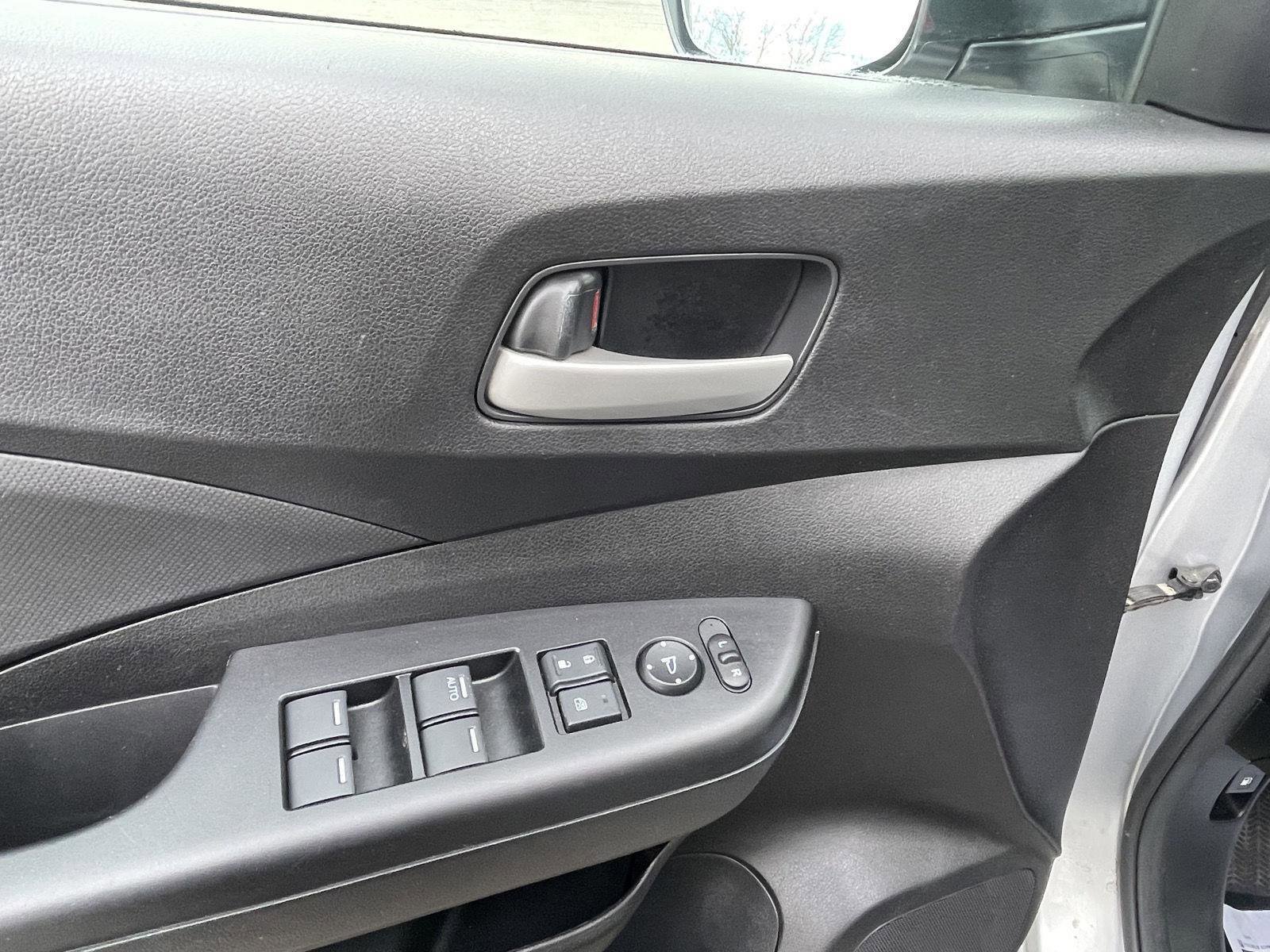 Used 2015 Honda CR-V LX image 9