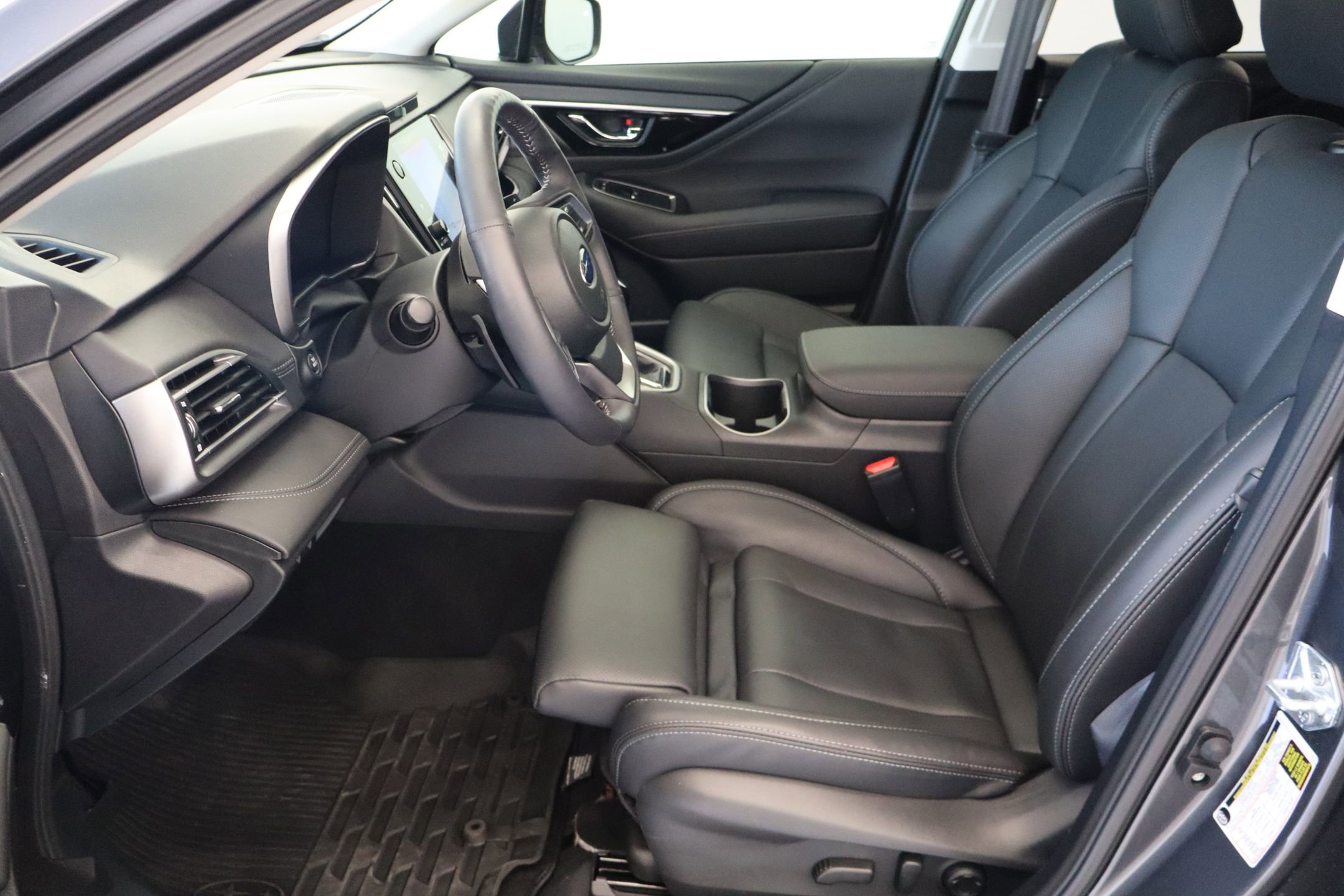 Used 2025 Subaru Outback Touring w/ Popular Package #2 image 14