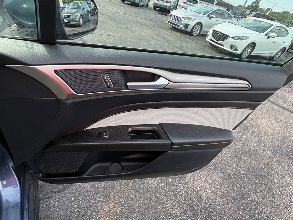Used 2019 Ford Fusion SE w/ Equipment Group 151A FWD image 15