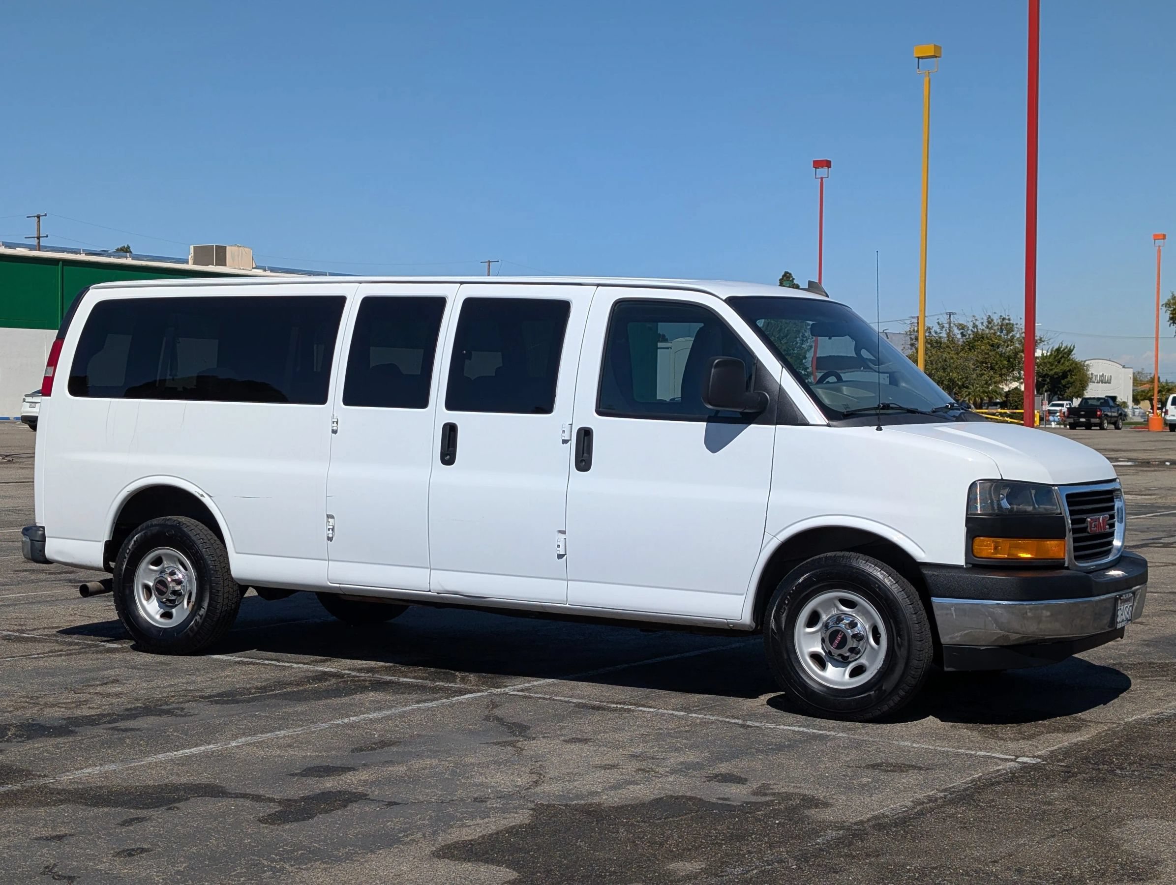 Used 2018 GMC Savana 3500 LT w/ LT Preferred Equipment Group RWD image 1