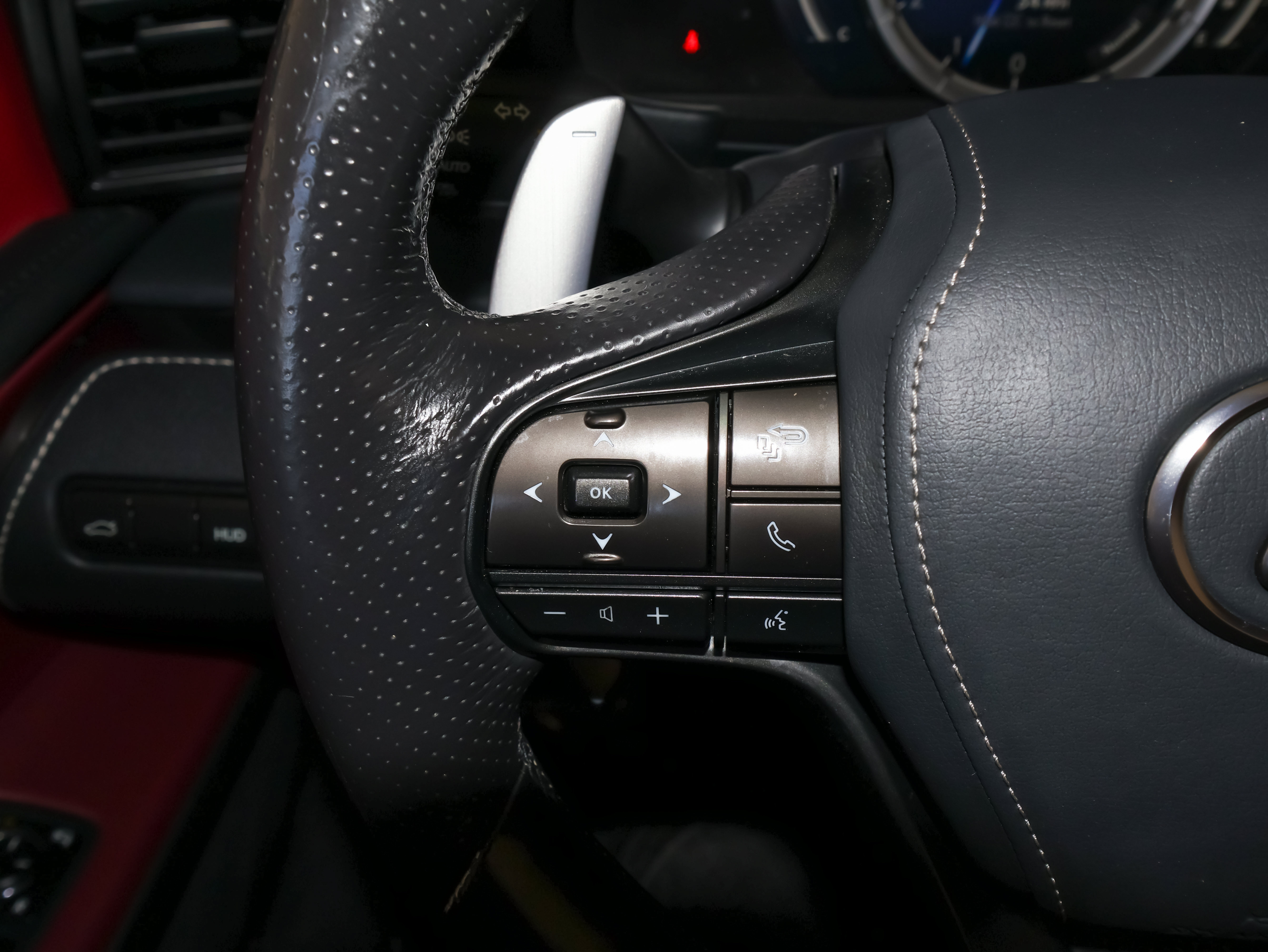 Used 2021 Lexus LC 500 Convertible w/ Touring Package RWD image 32