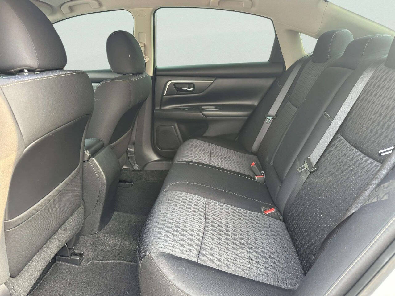 Used 2016 Nissan Altima 2.5 SV FWD image 31
