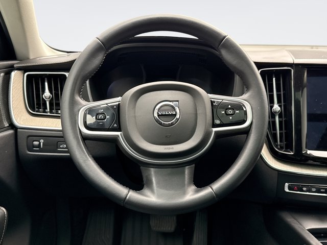 Used 2022 Volvo XC60 B6 Inscription AWD/4WD image 12