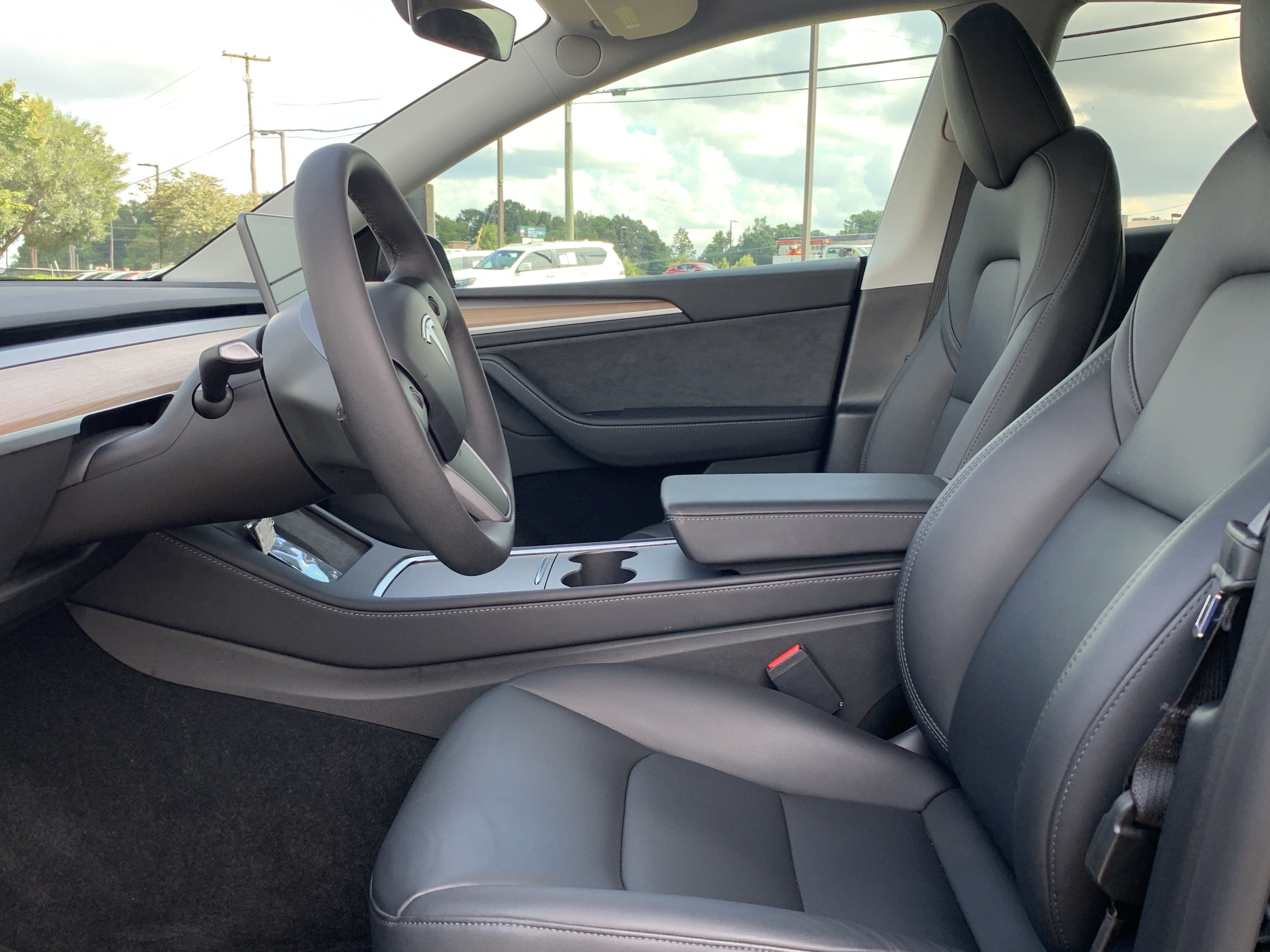Used 2025 Tesla Model Y Long Range RWD image 16