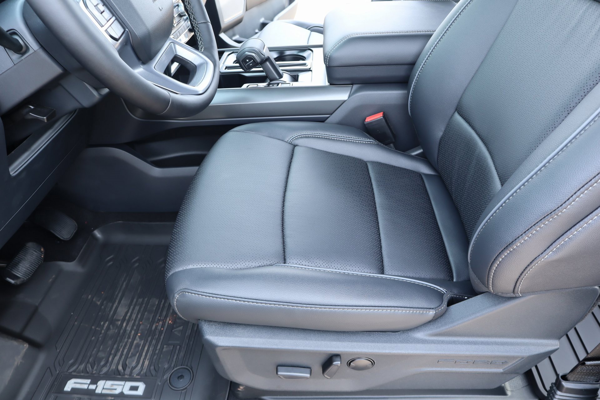 New 2025 Ford F150 Lariat w/ FX4 Off-Road Package image 13