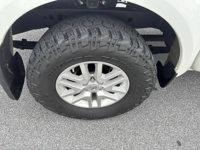 Used 2018 Nissan Frontier SV w/ Value Truck Package AWD/4WD image 9