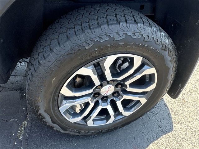 Certified 2024 GMC Canyon AT4 w/ AT4 Premium Package AWD/4WD image 33