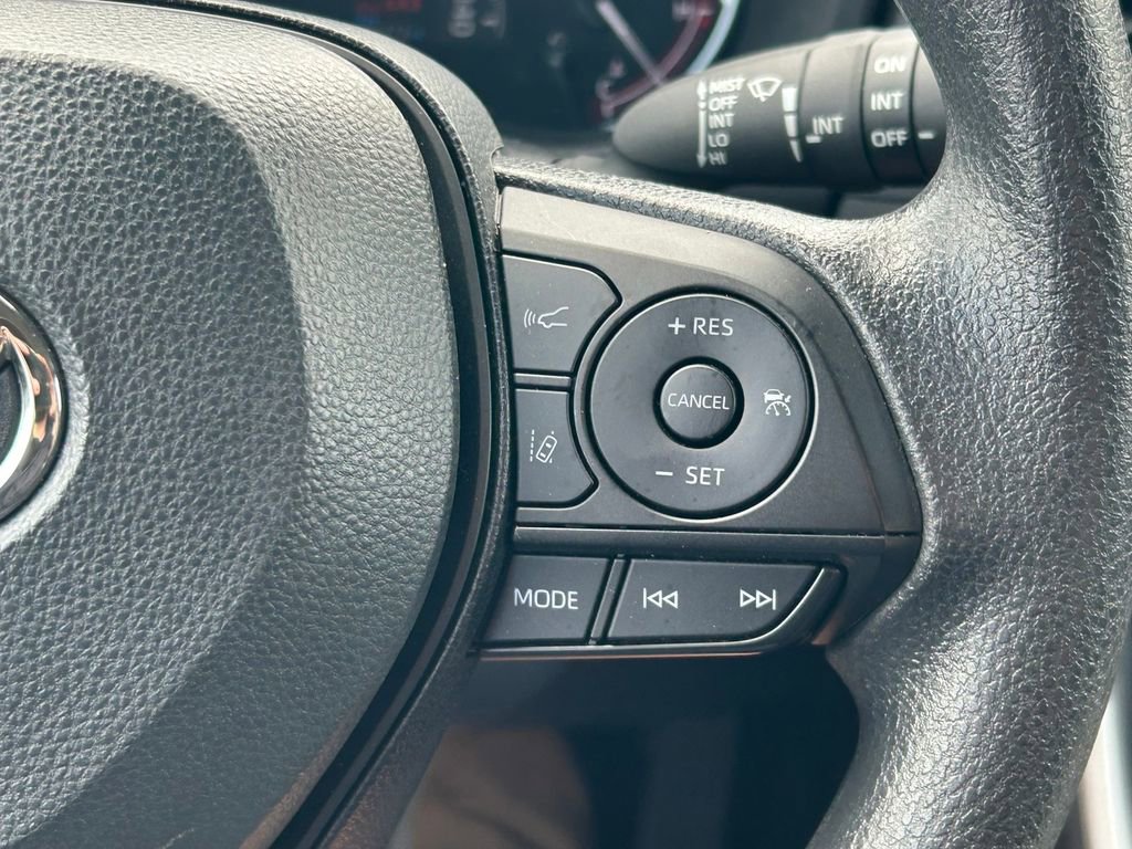 Certified 2025 Toyota RAV4 XLE FWD image 35