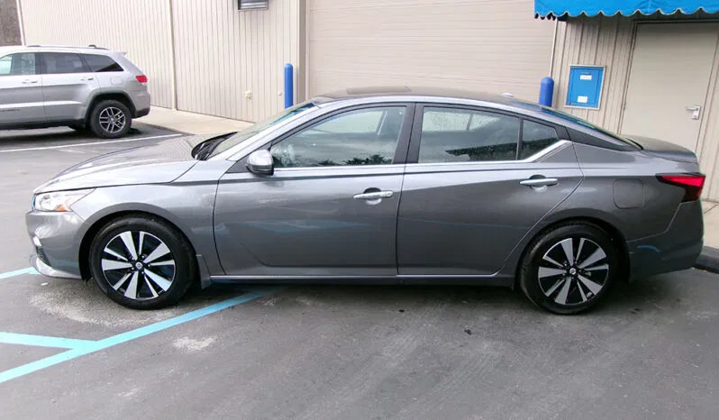 Used 2022 Nissan Altima 2.5 SV w/ SV Premium Package FWD image 3
