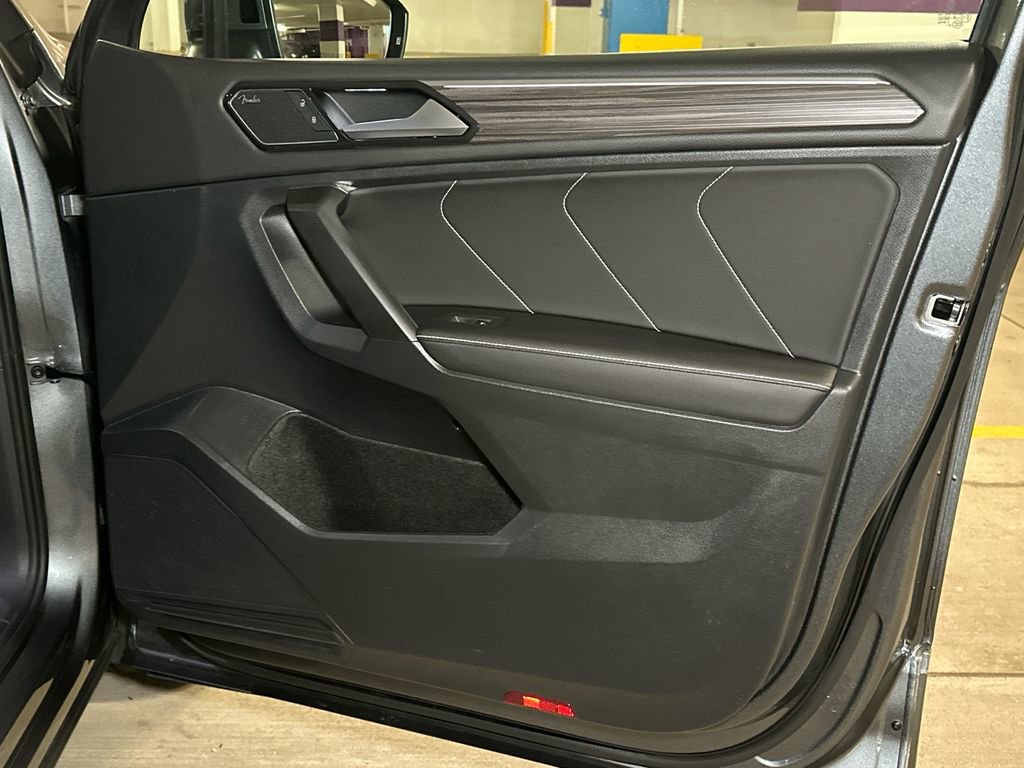 Used 2023 Volkswagen Tiguan SEL R-Line image 16
