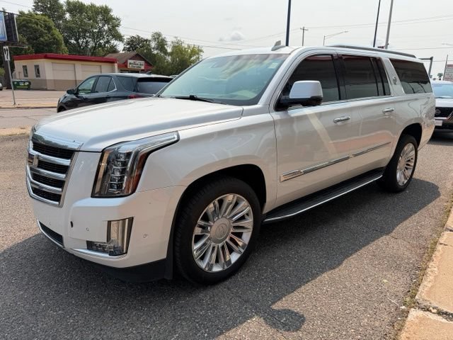 Used 2017 Cadillac Escalade ESV Luxury AWD/4WD image 3