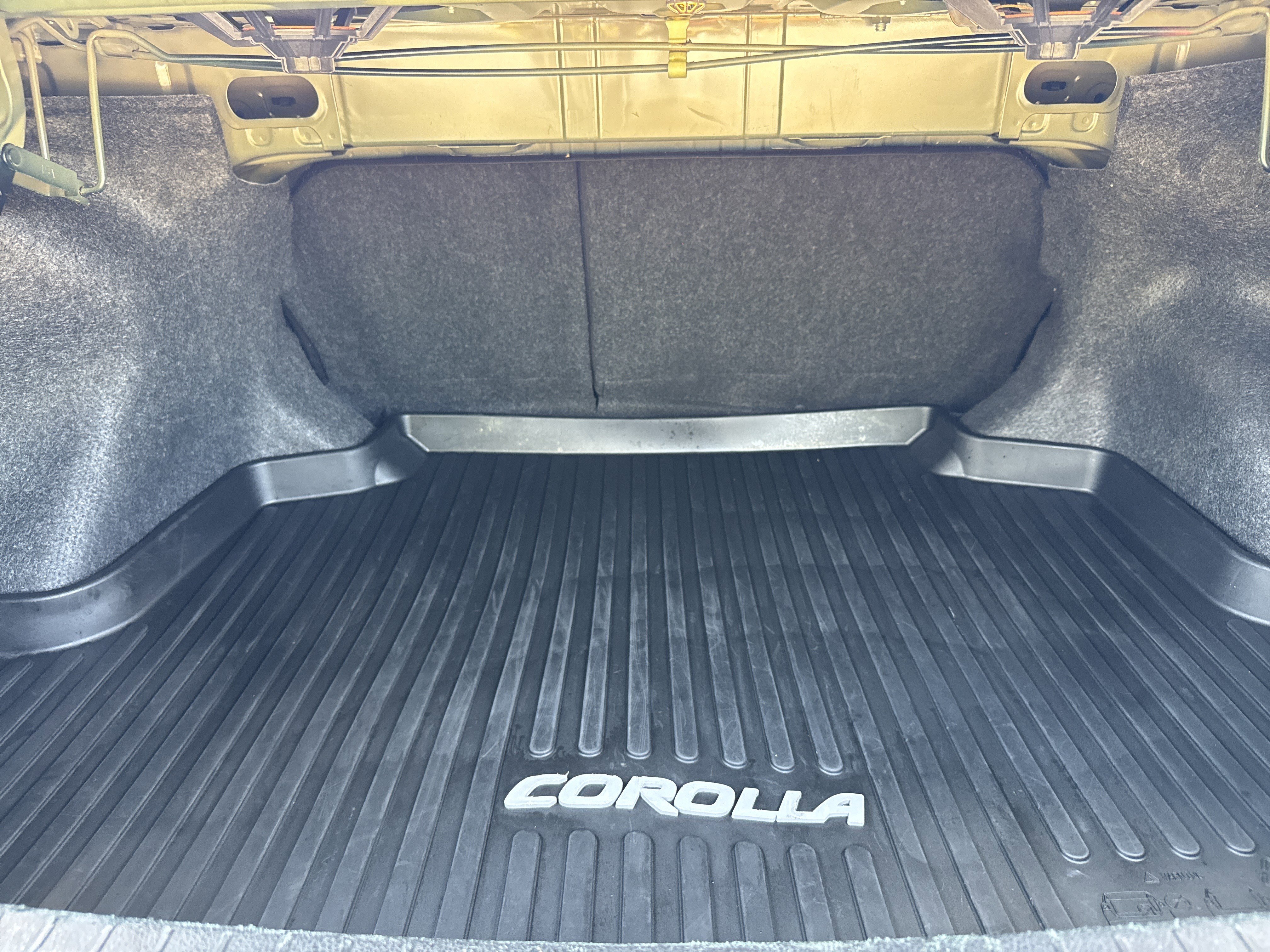 Used 2019 Toyota Corolla SE w/ SE Premium Package FWD image 32