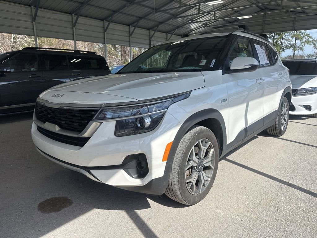 Used 2022 Kia Seltos EX image 2