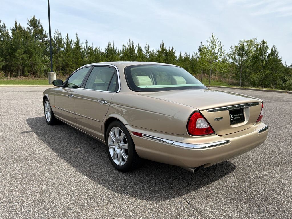Used 2005 Jaguar XJ8 image 13