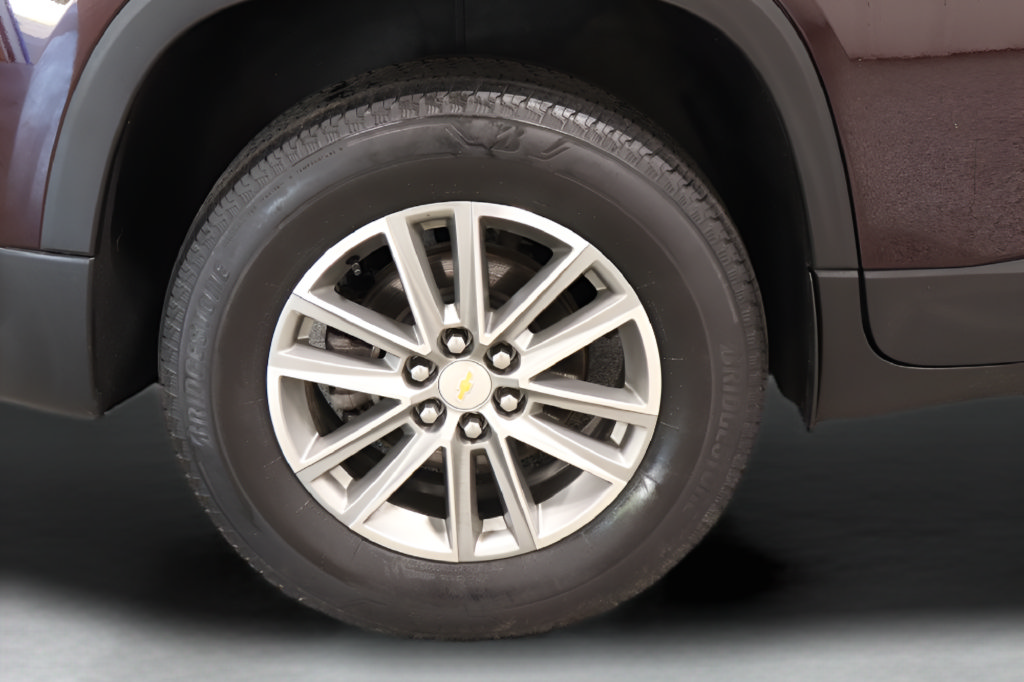 Used 2023 Chevrolet Traverse LT w/ LPO, Floor Liner Package AWD/4WD image 34