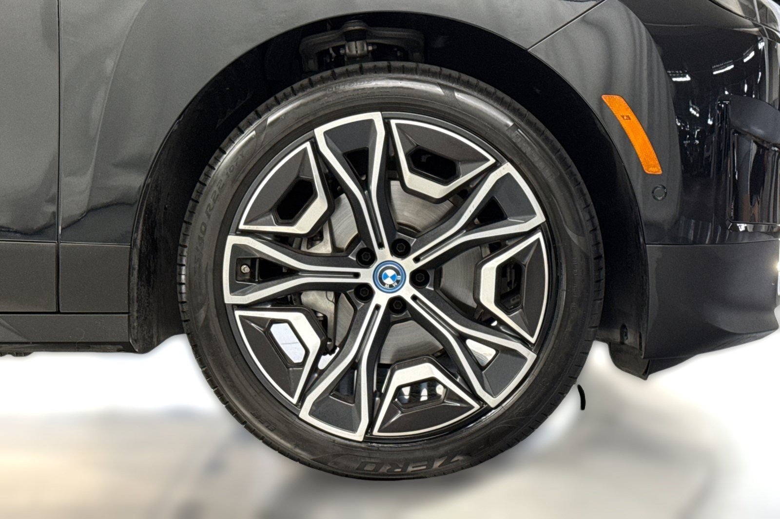 Used 2025 BMW iX xDrive50 w/ Premium Package AWD/4WD image 13