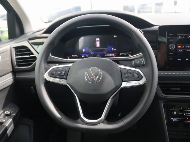 New 2025 Volkswagen Taos SE image 14