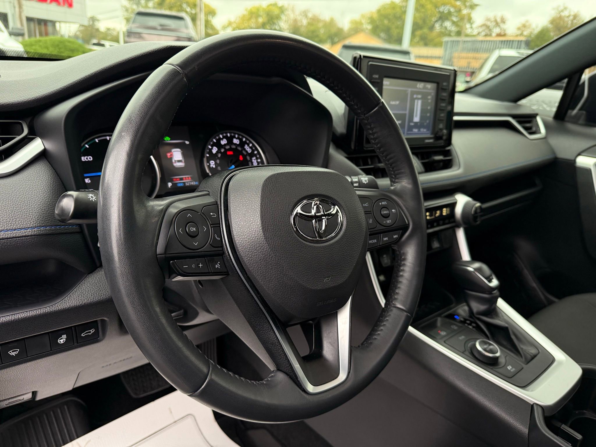 Used 2022 Toyota RAV4 SE image 37