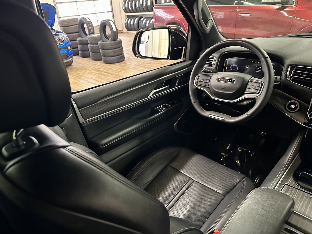 Certified 2024 Jeep Wagoneer L Series II w/ Flexible Seating Group image 15