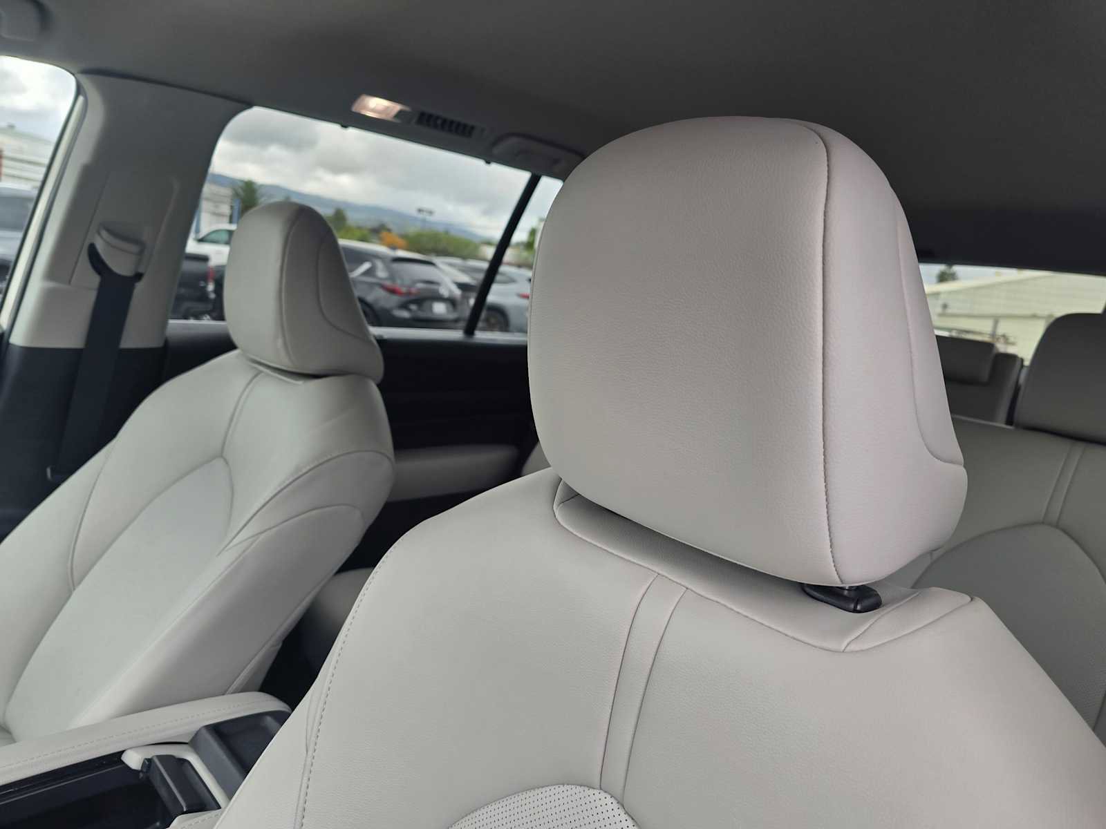 Used 2024 Toyota Grand Highlander XLE image 25