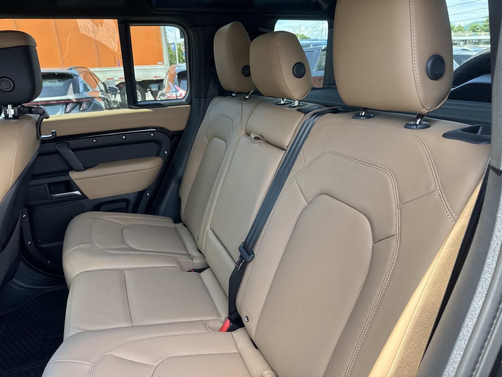 New 2026 Land Rover Defender 110 X-Dynamic SE AWD/4WD image 8