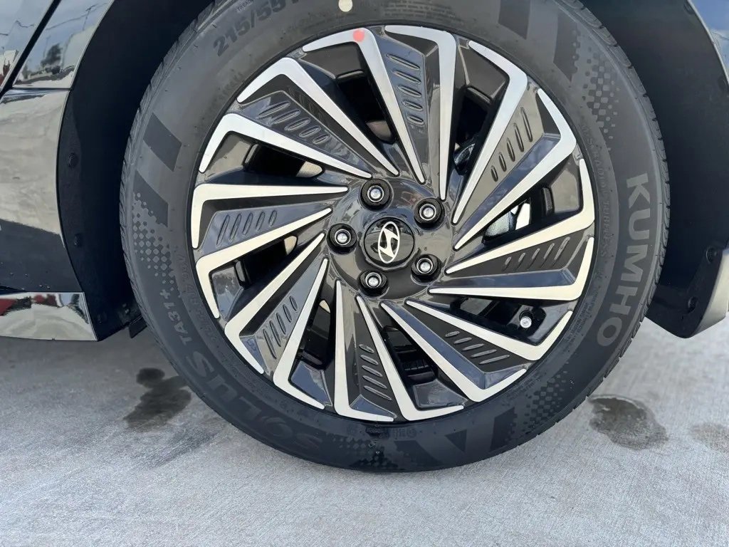 New 2025 Hyundai Sonata Limited image 9