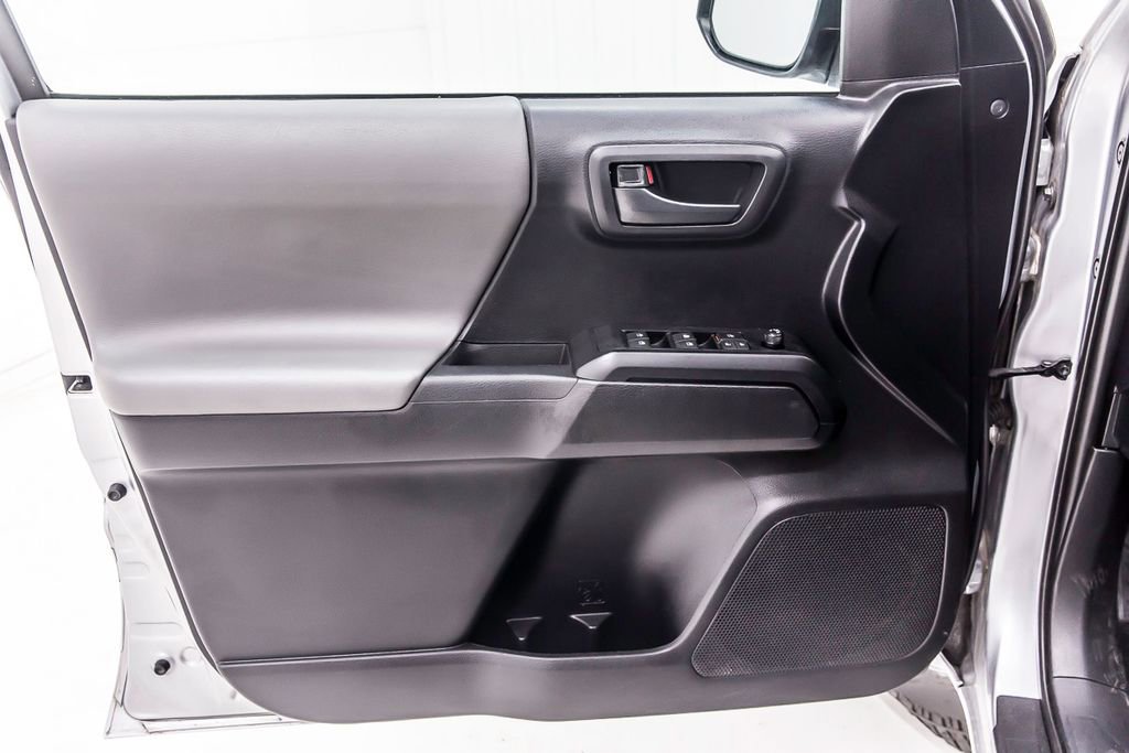 Used 2020 Toyota Tacoma SR AWD/4WD image 25