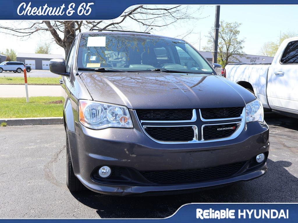 Used 2019 Dodge Grand Caravan SXT image 2