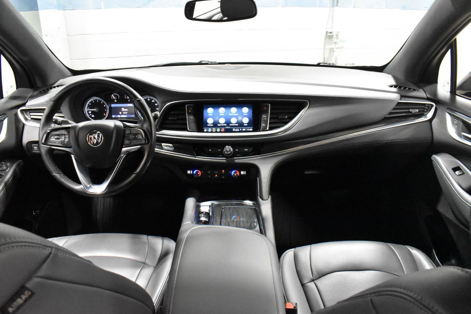 Used 2023 Buick Enclave Essence image 18