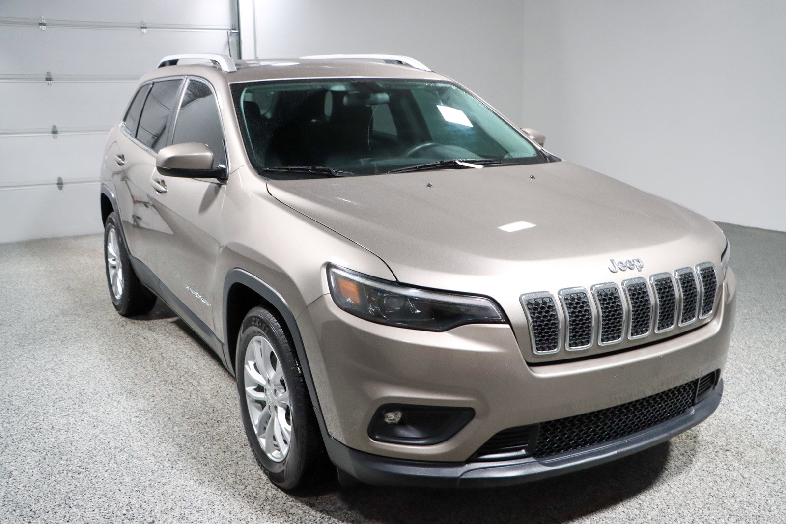 Used 2019 Jeep Cherokee Latitude w/ Popular Appearance Group image 5
